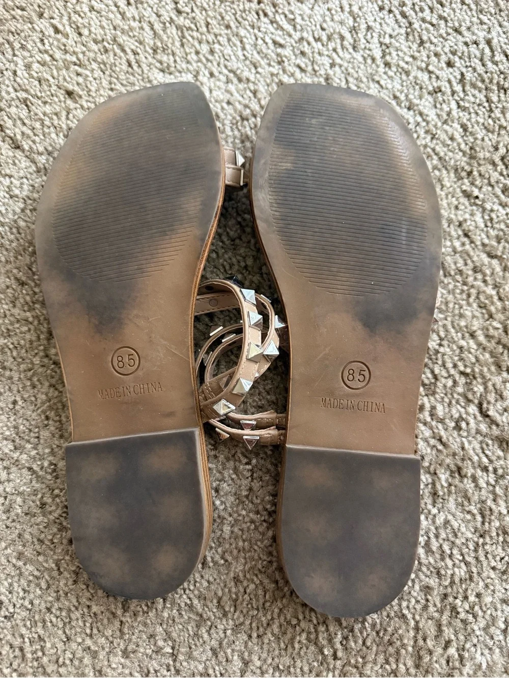 Women’s Steve Madden studded sandals 💛